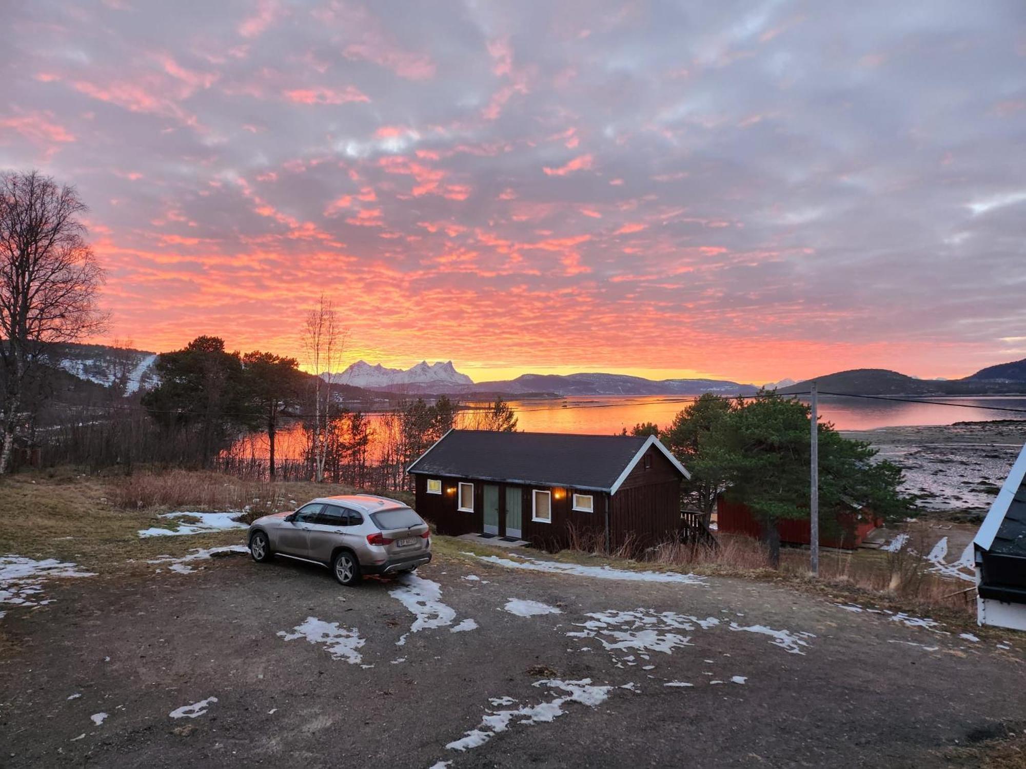 Ulvsvag Gjestgiveri Og Fjordcamping As Экстерьер фото