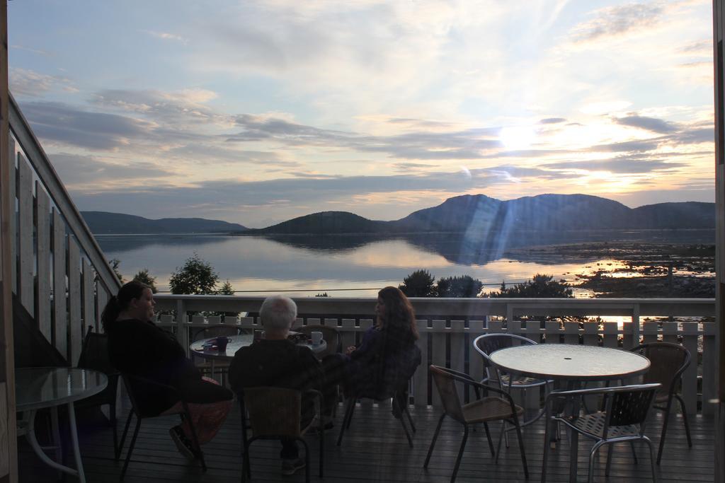 Ulvsvag Gjestgiveri Og Fjordcamping As Экстерьер фото